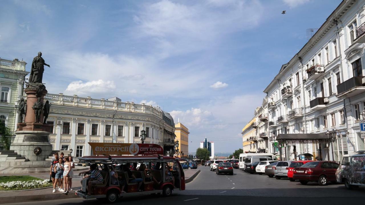 E4 Hotel Odesa Exterior photo